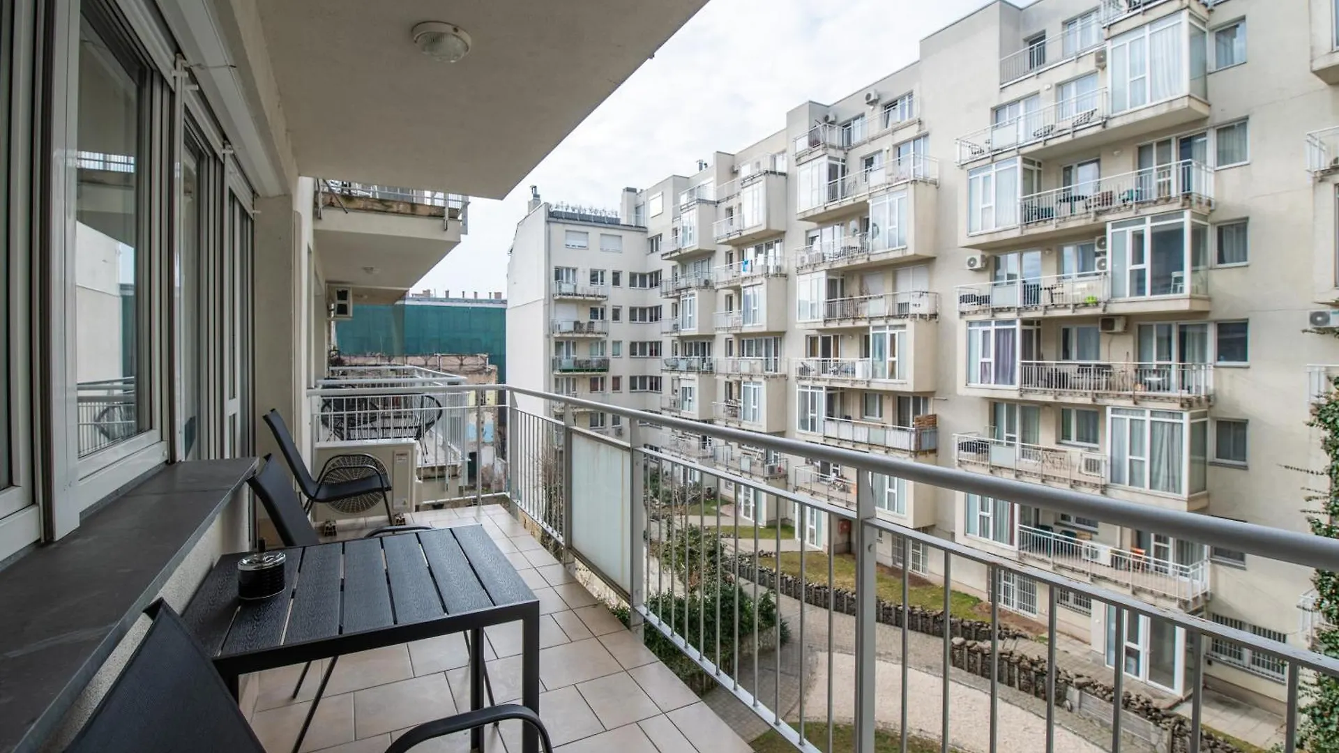 Party & Chill - Downtown Center With Big Balcony And Ac Daire Budapeşte 0*,  Macaristan
